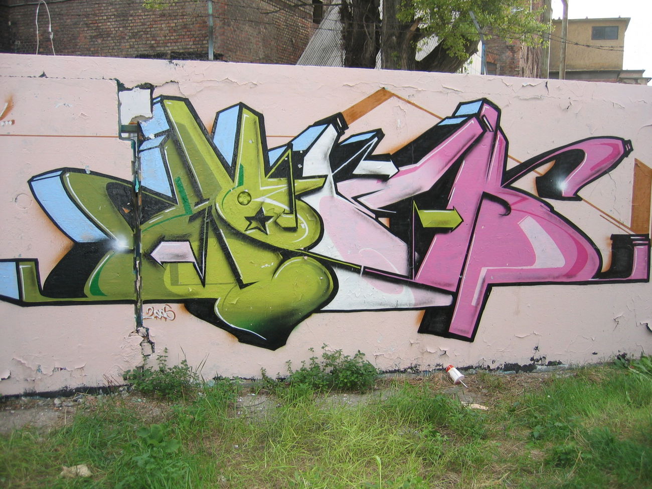 Graffiti Wall - Photo by Denguefever - Budapest (2006)