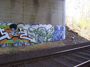 Graffiti Wall - Photo by Denguefever (2001)