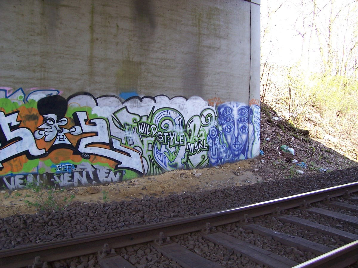 Graffiti Wall - Photo by Denguefever (2001)