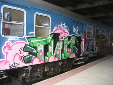 Graffiti Train - Photo by Denguefever - Budapest (2006)