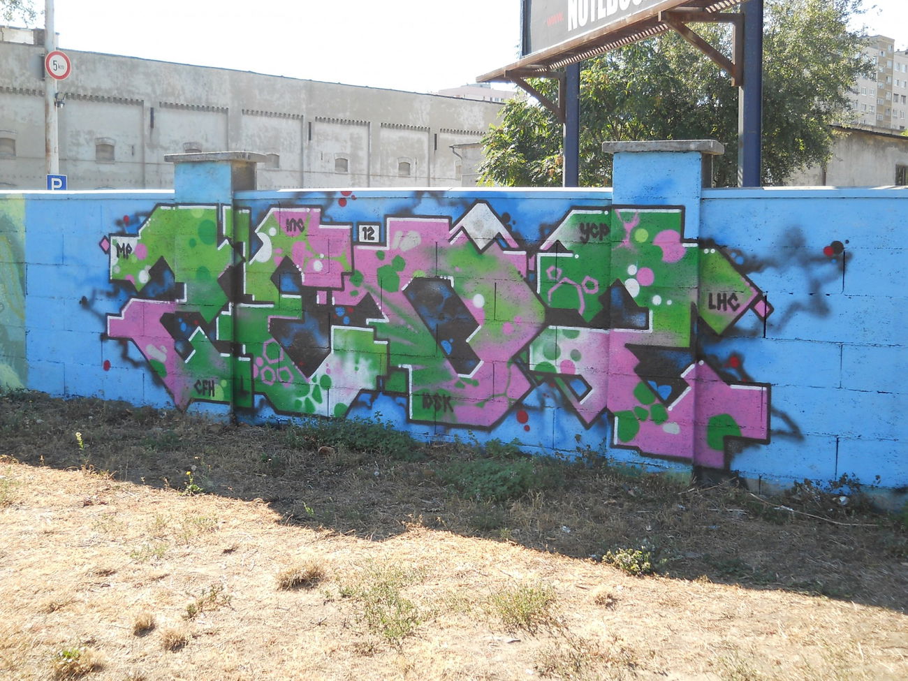 Graffiti Wall - Photo by Denguefever - Budapest (2012)