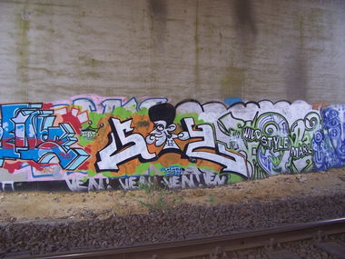 Graffiti Wall - Photo by Denguefever (2001)