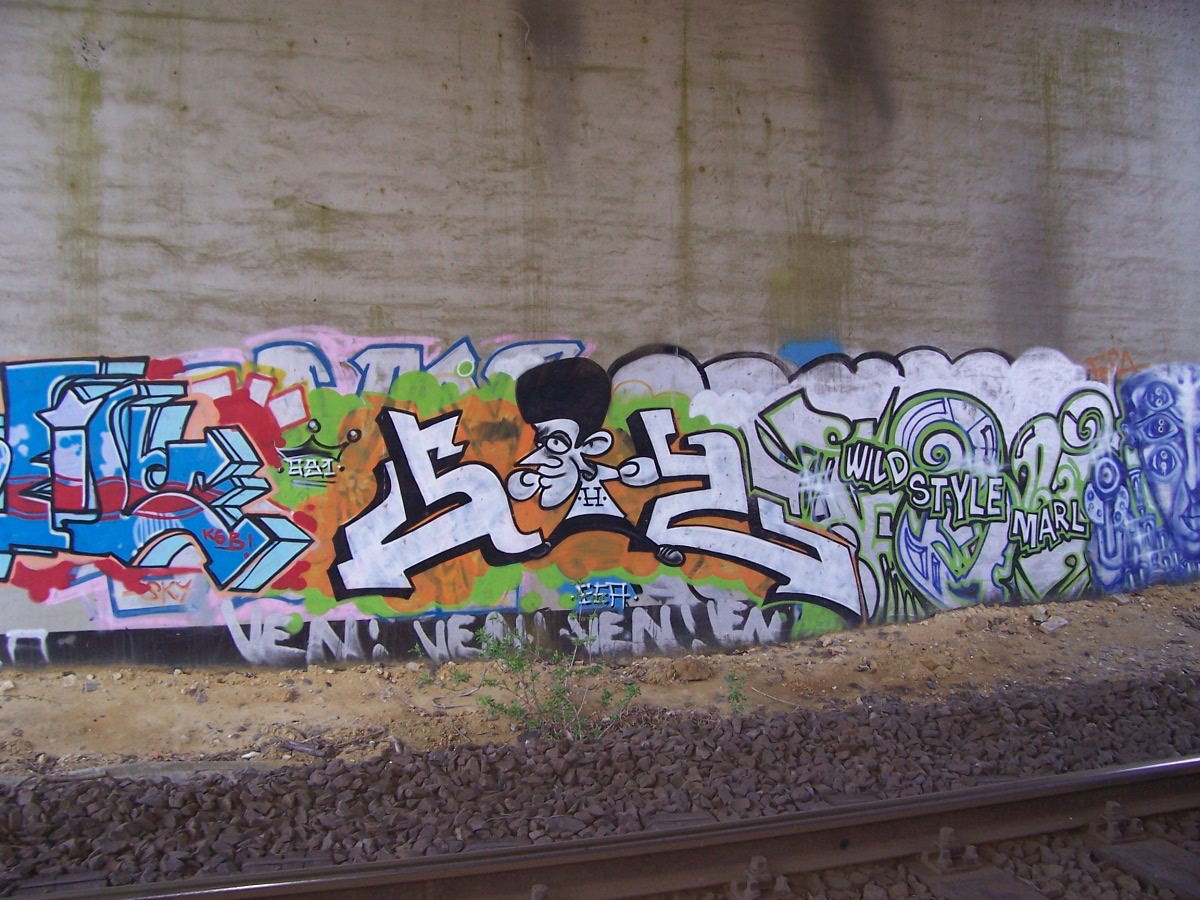 Graffiti Wall - Photo by Denguefever (2001)