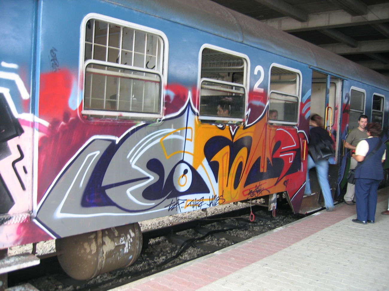 Graffiti Train - Photo by Denguefever - Budapest (2006)