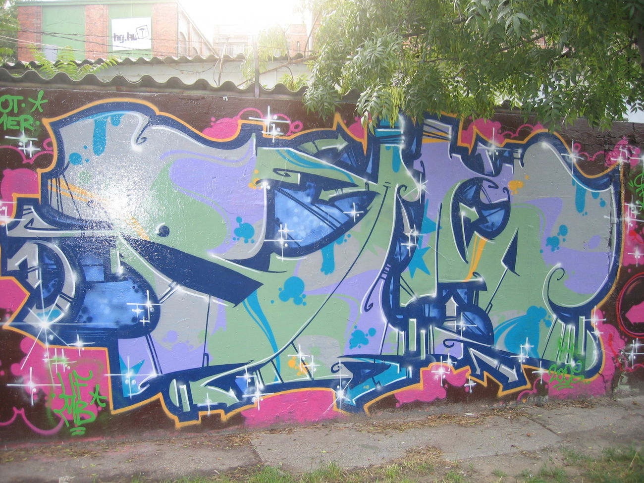 Graffiti Wall - Photo by Denguefever - Budapest (2006)