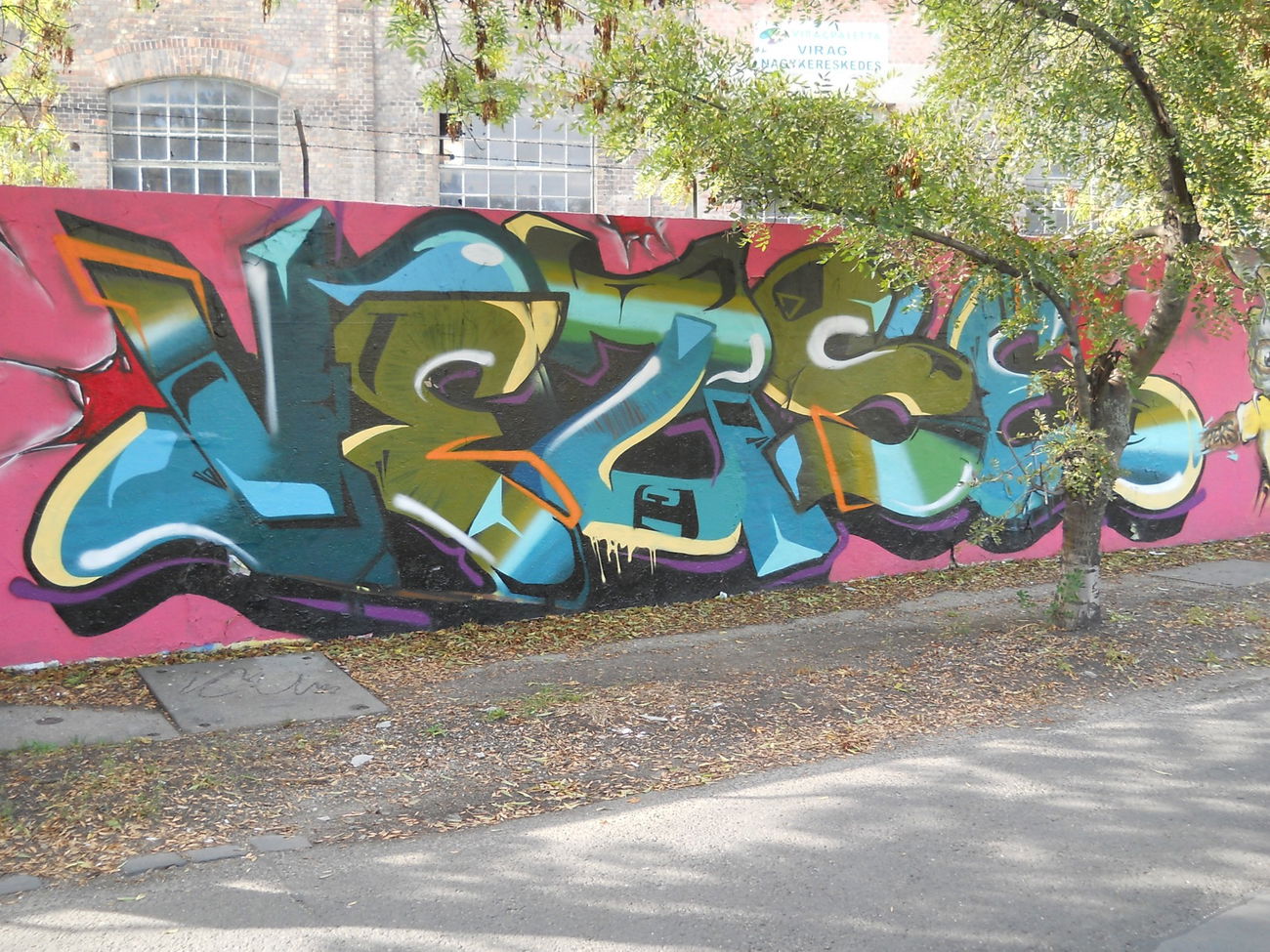 Graffiti Wall - Photo by Denguefever - Budapest (2012)
