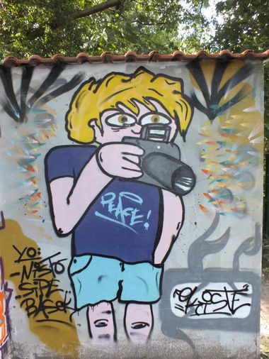 Graffiti Wall - Photo by Der0hneName - kiste