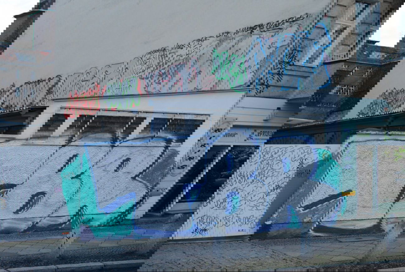 Graffiti Bombing in Berlin - Photo by DerDieDas - Tbr, Dirty, Qukar