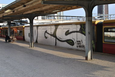 Graffiti Train in Berlin - Photo by DerDieDas - Ogs