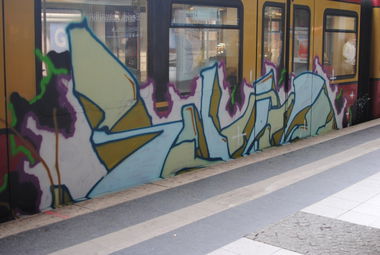 Graffiti Train in Berlin - Photo by DerDieDas - Buzz (2015)