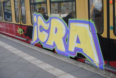 Graffiti Train in Berlin - Photo by DerDieDas - Icra (2014)