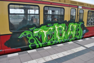 Graffiti Train in Berlin - Photo by DerDieDas - Tba