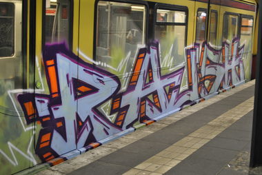 Graffiti Train in BERLIN - Photo by DerDieDas - Raush