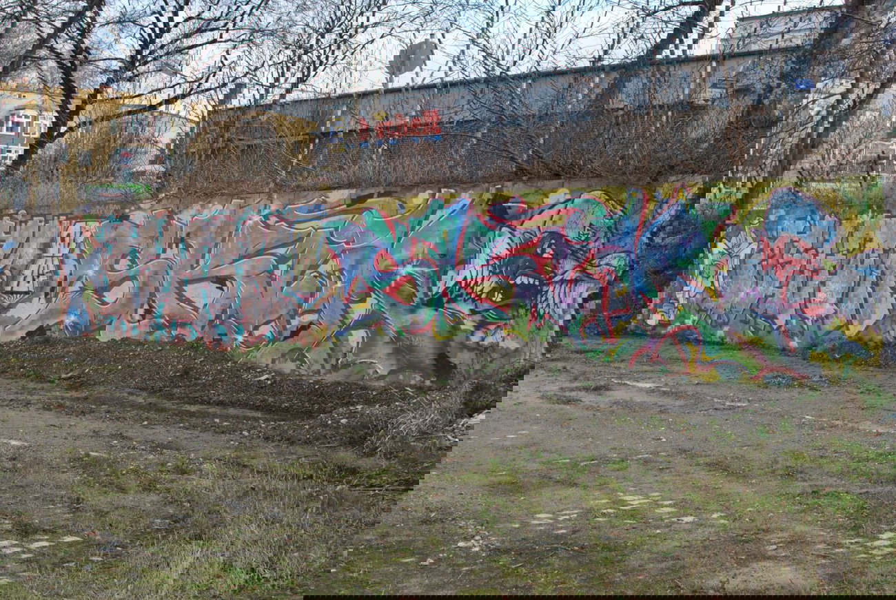 Graffiti Bombing in Berlin - Photo by DerDieDas - Eshok, Skim