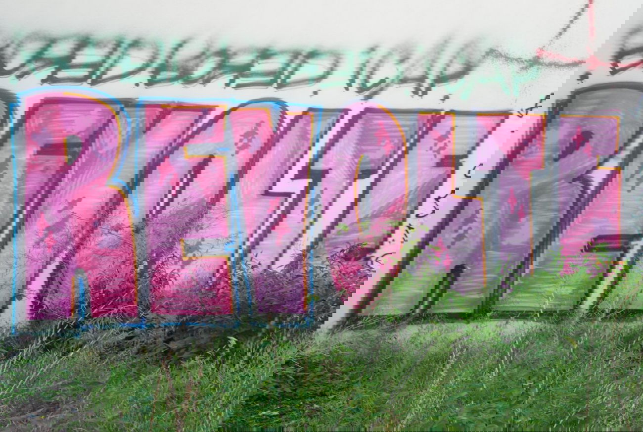 Graffiti Bombing in Berlin - Photo by DerDieDas - Revolte