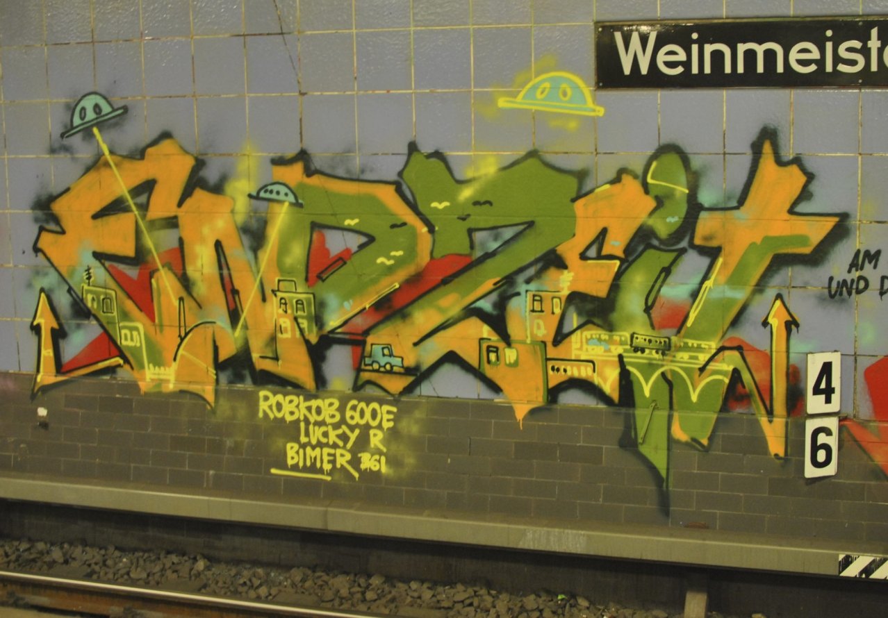 Graffiti Bombing in Berlin - Photo by DerDieDas - Endzeit (2013)