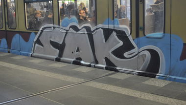 Graffiti Train in Berlin - Photo by DerDieDas - Sak