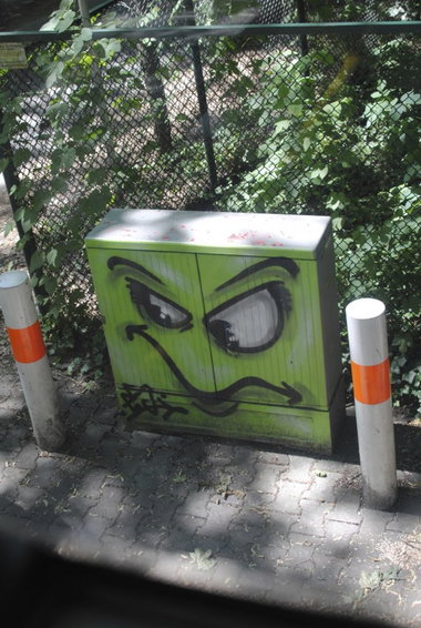 Graffiti Bombing in Berlin - Photo by DerDieDas - Es