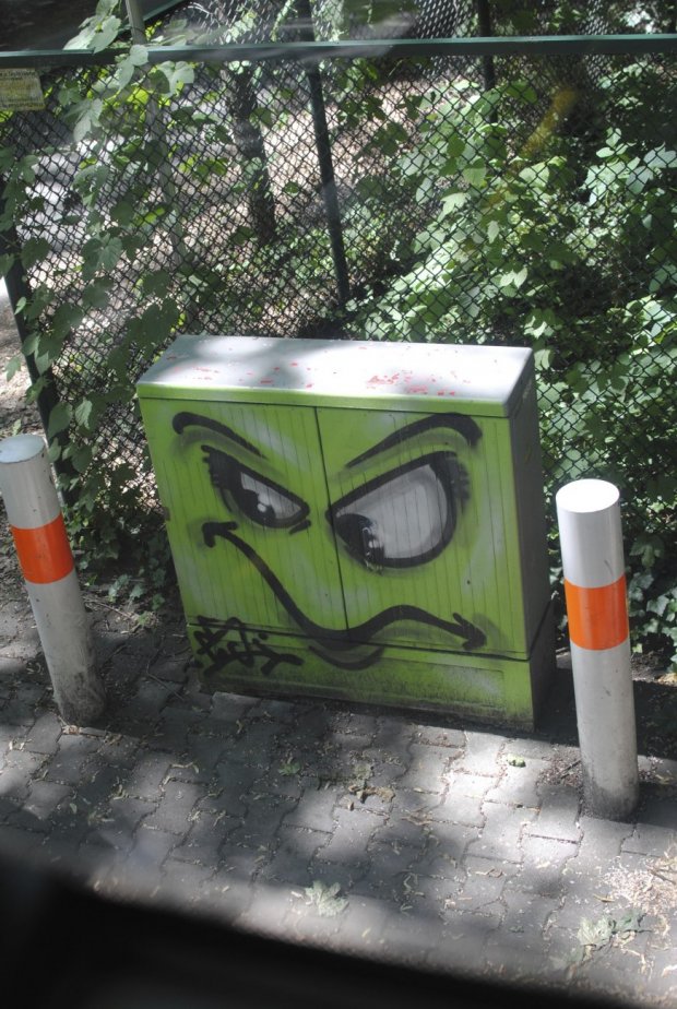 Graffiti Bombing in Berlin - Photo by DerDieDas - Es