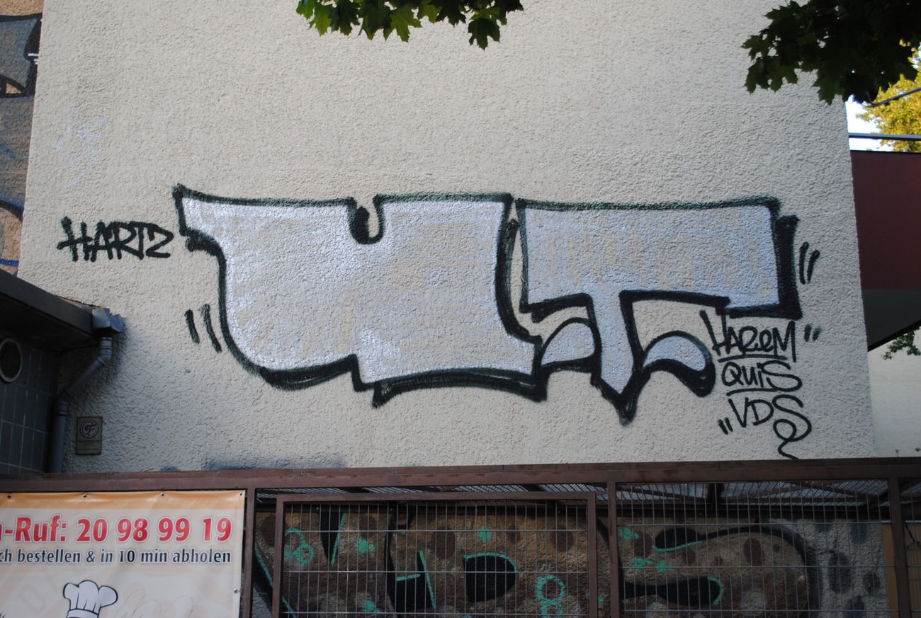 Graffiti Bombing in Berlin moabit - Photo by DerDieDas - Ut