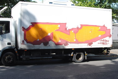 Graffiti Bombing in Berlin - Photo by DerDieDas - Dnb (2012)