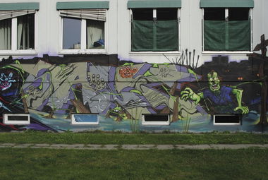 Graffiti Bombing in Berlin - Photo by DerDieDas - Dank