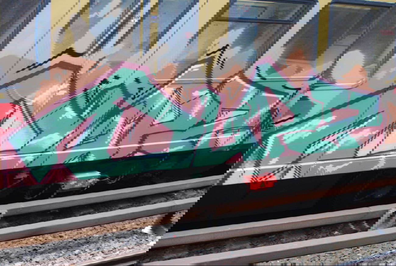 Graffiti Train in Berlin - Photo by DerDieDas - Oupz (2015)