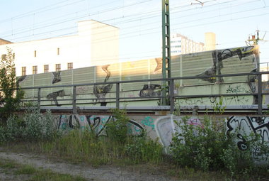 Graffiti Bombing in Berlin - Photo by DerDieDas - Hk, U2P