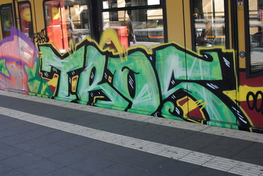 Graffiti Train in Berlin - Photo by DerDieDas - Tros (2014)