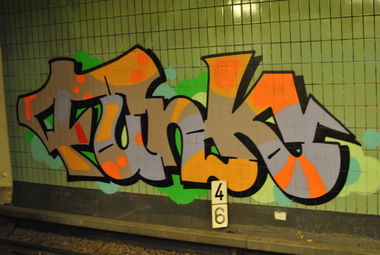 Graffiti Bombing in Berlin - Photo by DerDieDas - Funk