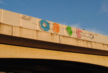 Graffiti Bombing in Berlin - Photo by DerDieDas - Oase (2012)
