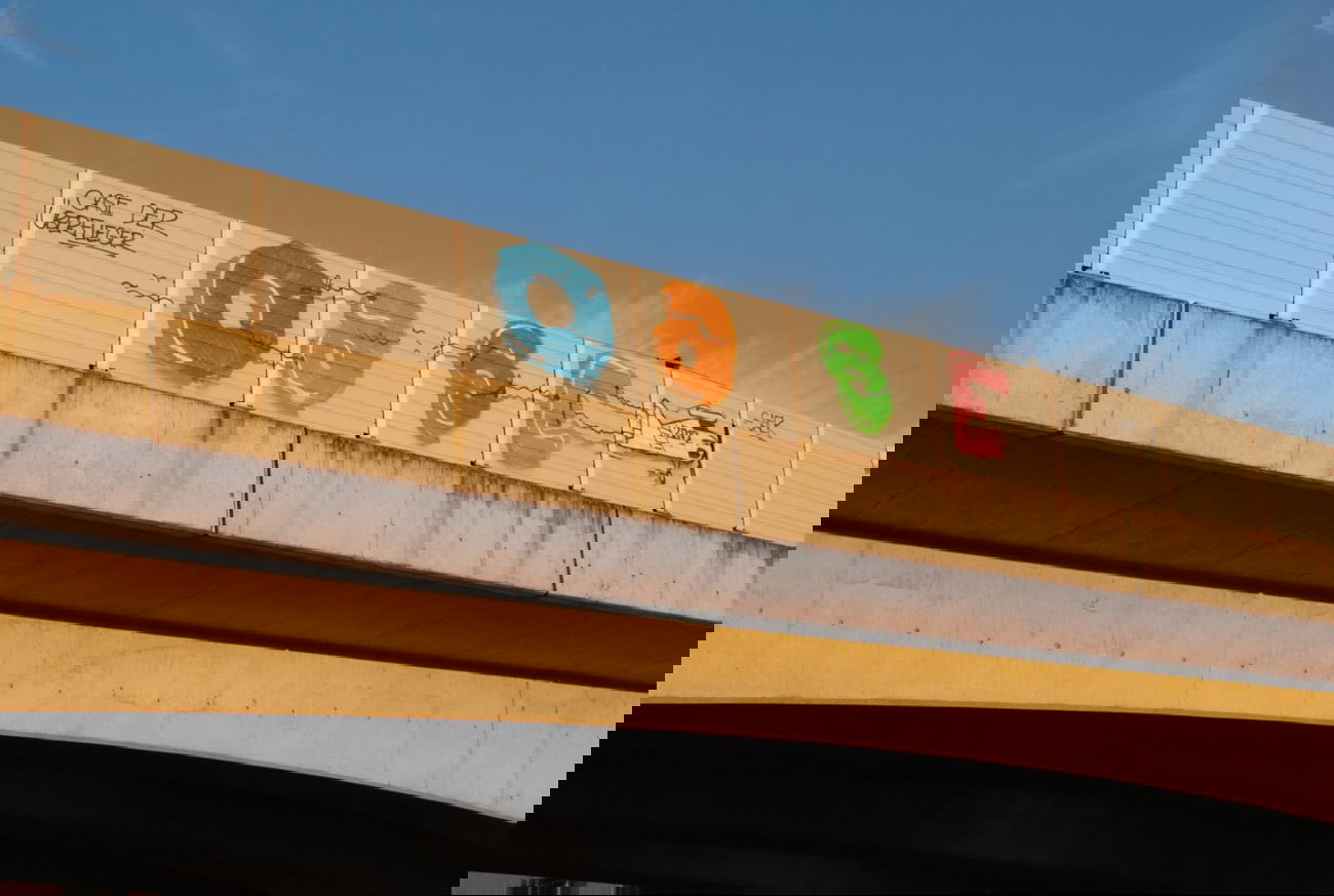 Graffiti Bombing in Berlin - Photo by DerDieDas - Oase (2012)