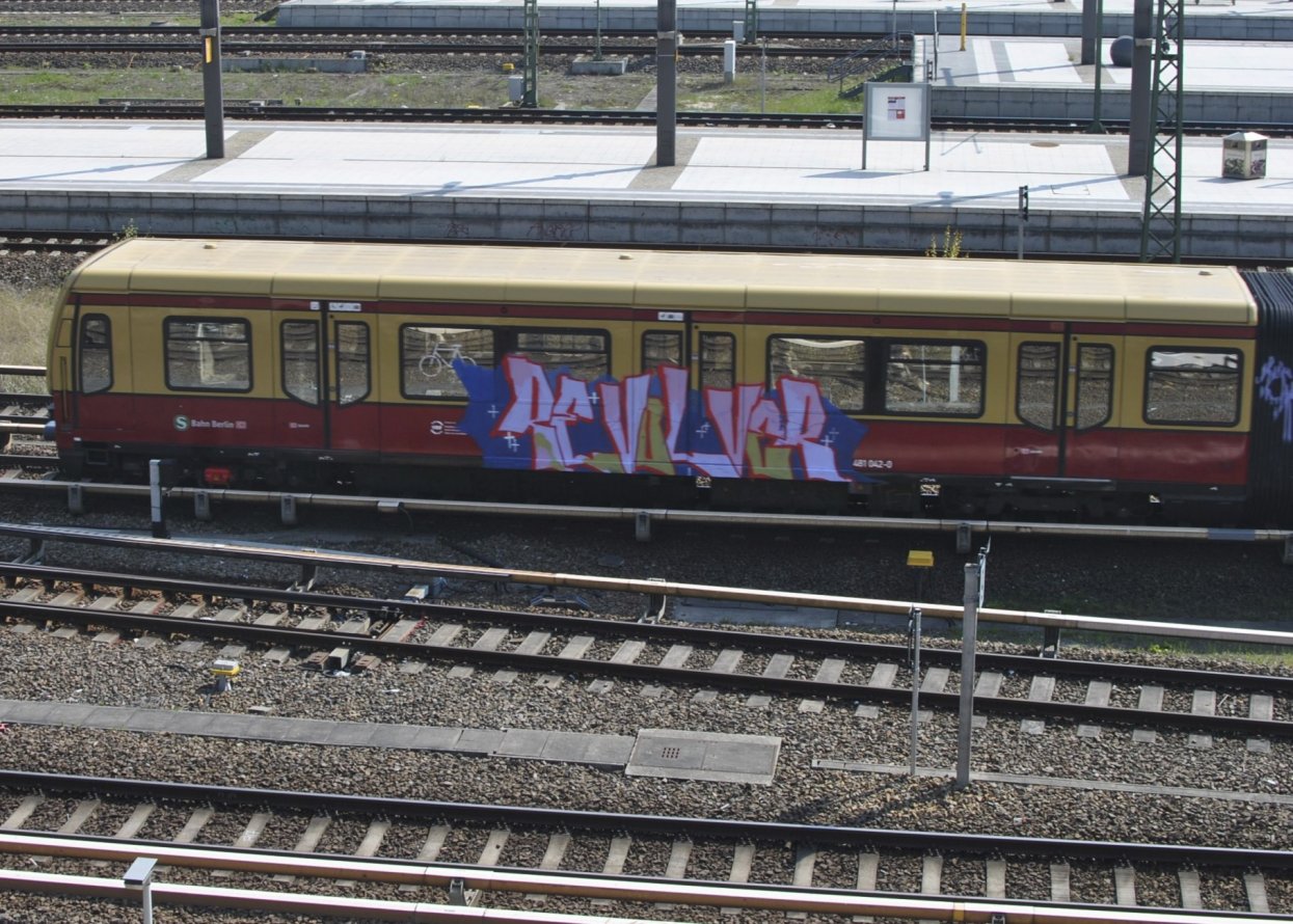 Graffiti Train in Berlin - Photo by DerDieDas - Revolver (2014)