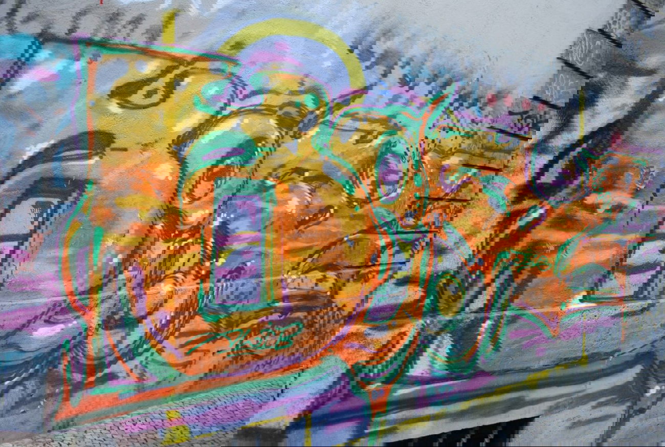 Graffiti Bombing in Berlin - Photo by DerDieDas - Be52