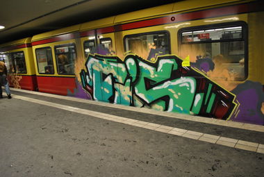 Graffiti Train in Berlin - Photo by DerDieDas - Fis