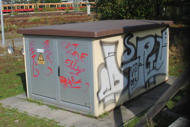 Graffiti Bombing in Berlin - Photo by DerDieDas - Dirty (2013)