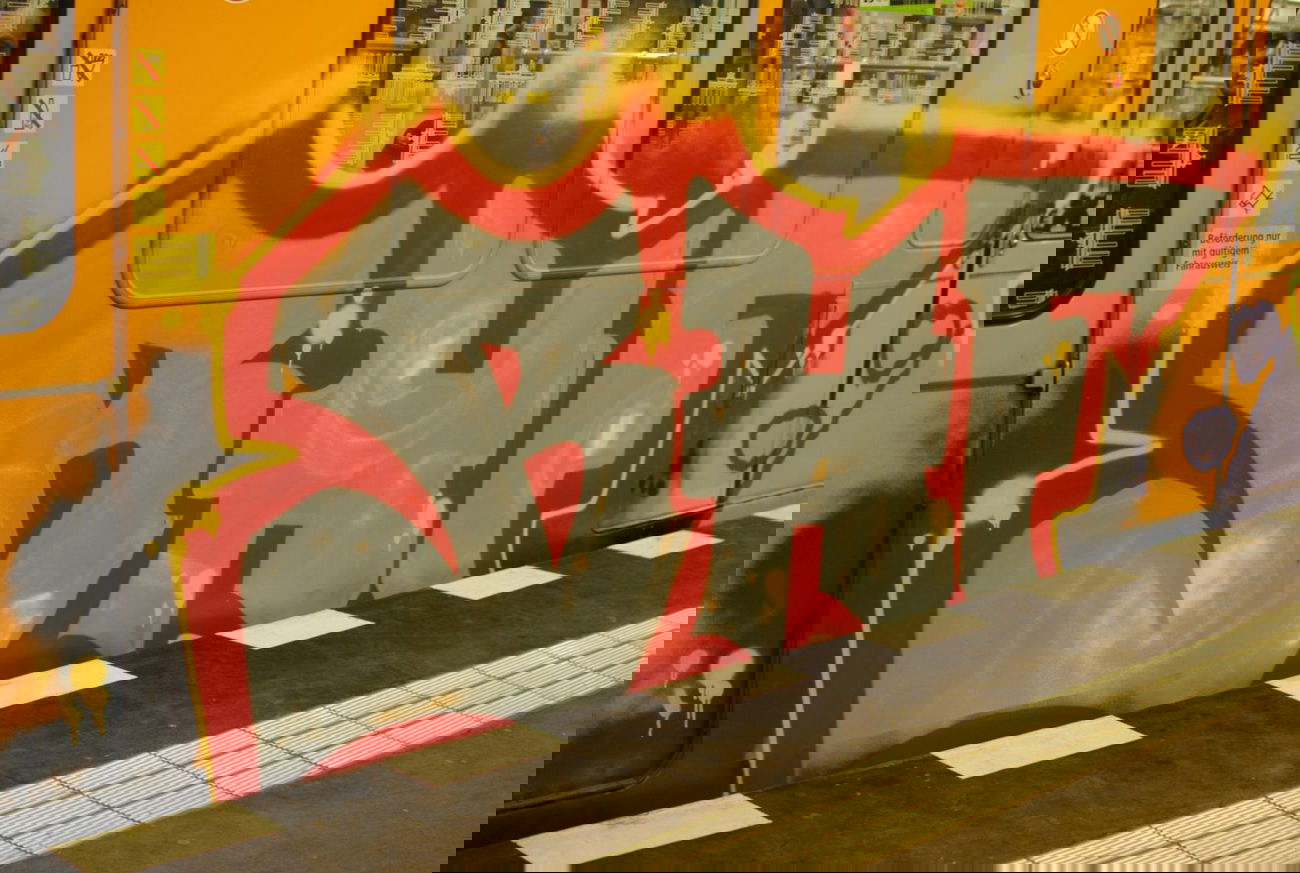 Graffiti Train in Berlin - Photo by DerDieDas - Bhf (2015)