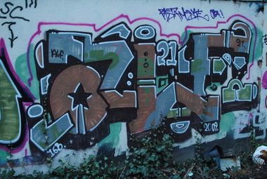 Graffiti Bombing in Berlin - Photo by DerDieDas - Alf (2009)