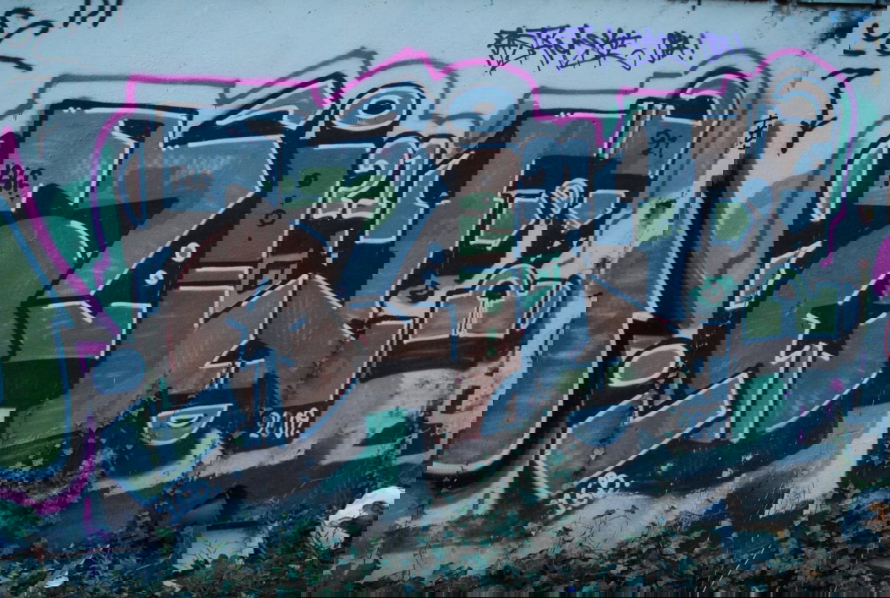 Graffiti Bombing in Berlin - Photo by DerDieDas - Alf (2009)