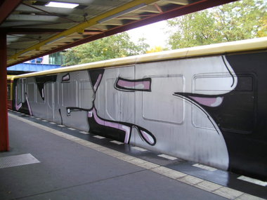 Graffiti Train in Berlin - Photo by DerDieDas - Nes (2008)