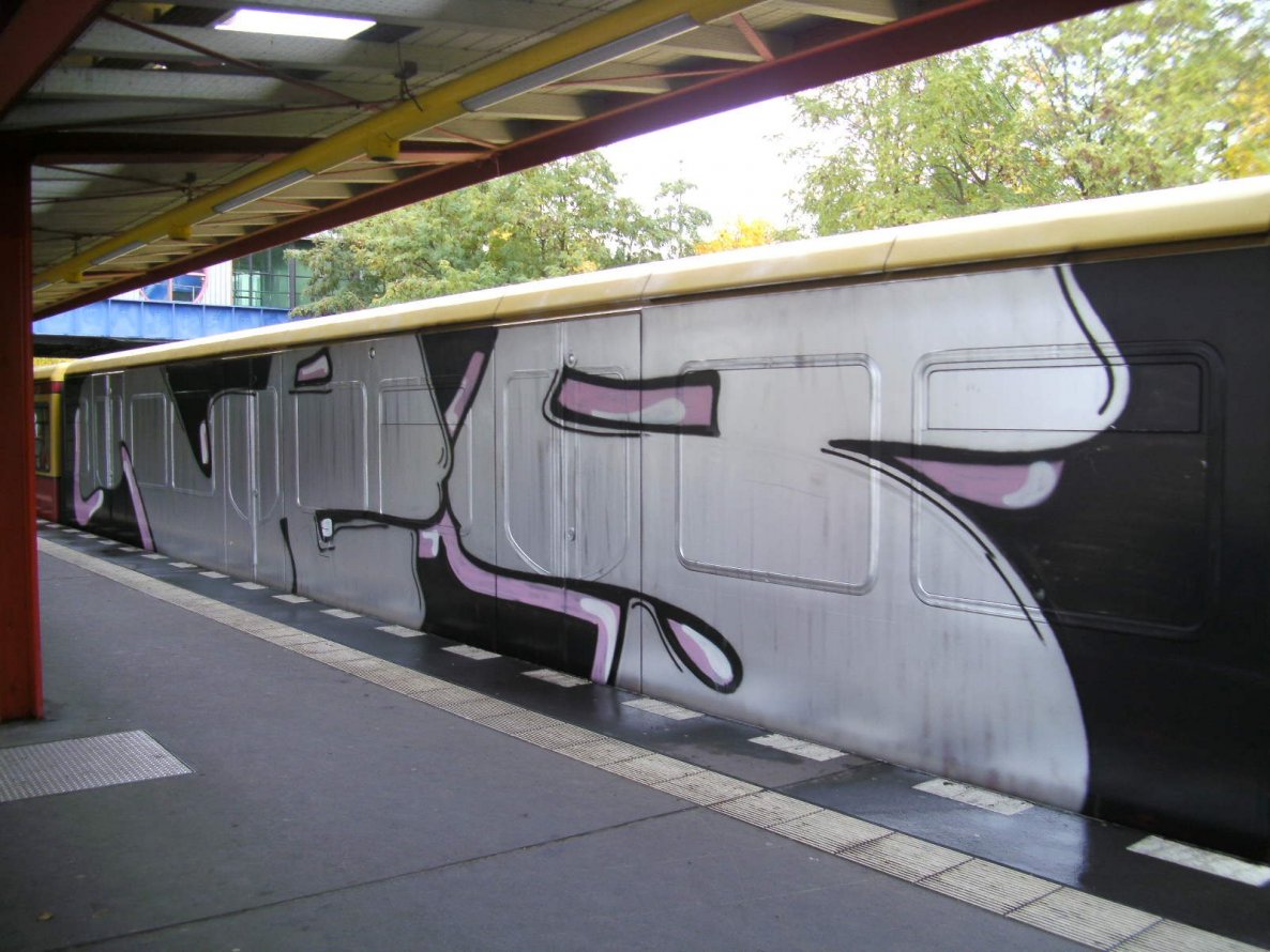 Graffiti Train in Berlin - Photo by DerDieDas - Nes (2008)