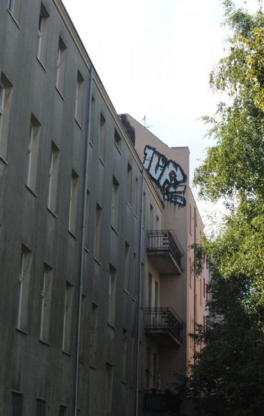 Graffiti Bombing in Berlin - Photo by DerDieDas - 1up