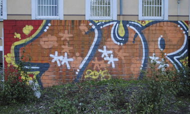 Graffiti Bombing in Berlin - Photo by DerDieDas - 1up (2015)