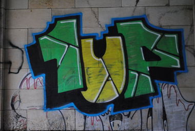 Graffiti Bombing in Berlin - Photo by DerDieDas - 1up