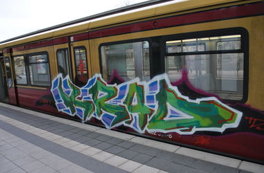 Graffiti Train in Berlin - Photo by DerDieDas - Krad (2011)