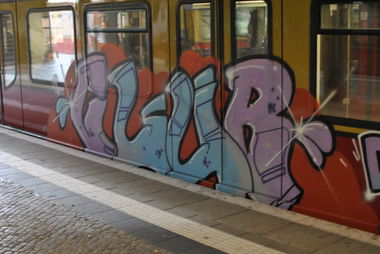 Graffiti in BERLIN - Photo by DerDieDas - Club