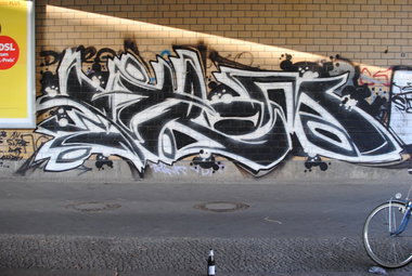 Graffiti Bombing in Berlin - Photo by DerDieDas - Strm