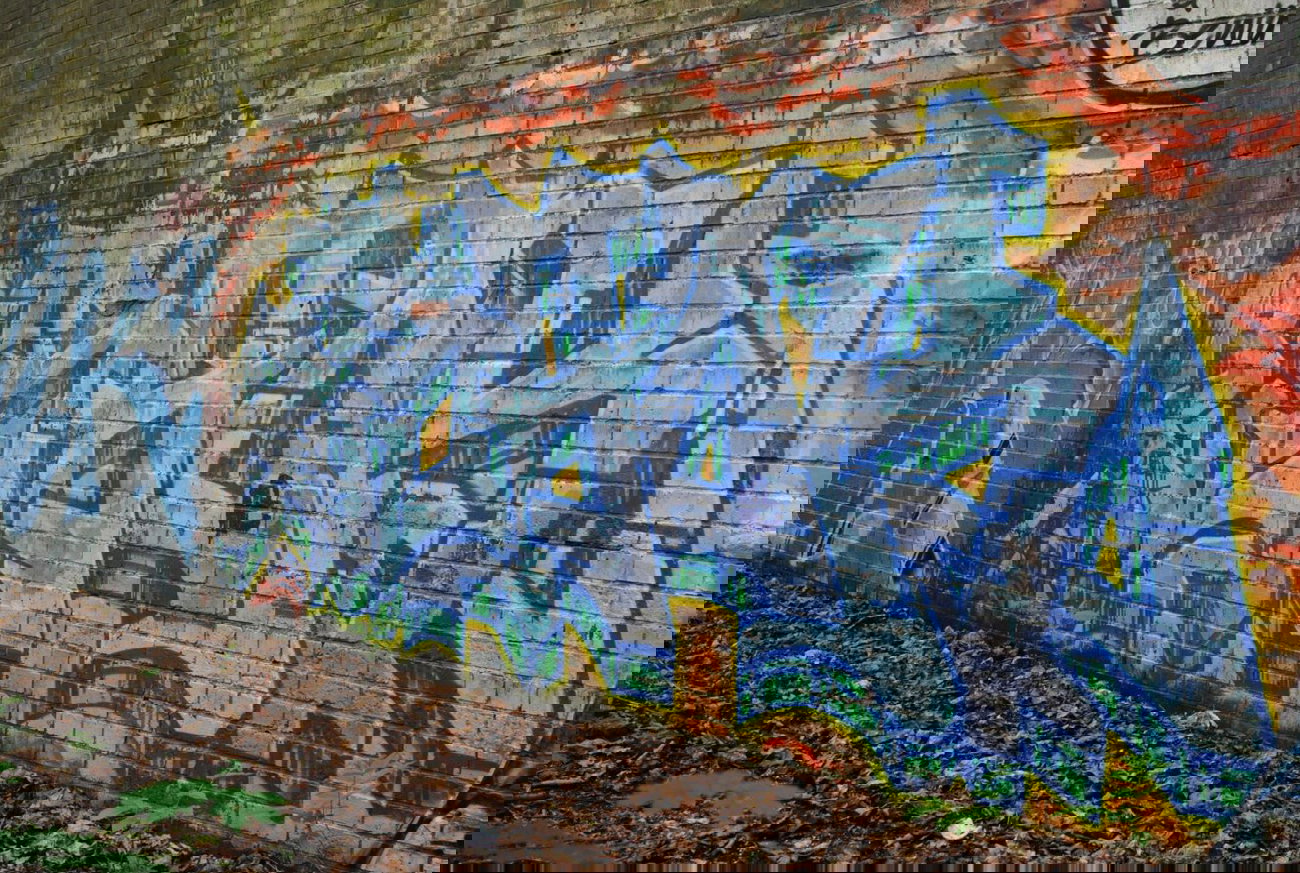 Graffiti Bombing in Berlin - Photo by DerDieDas - Eshok