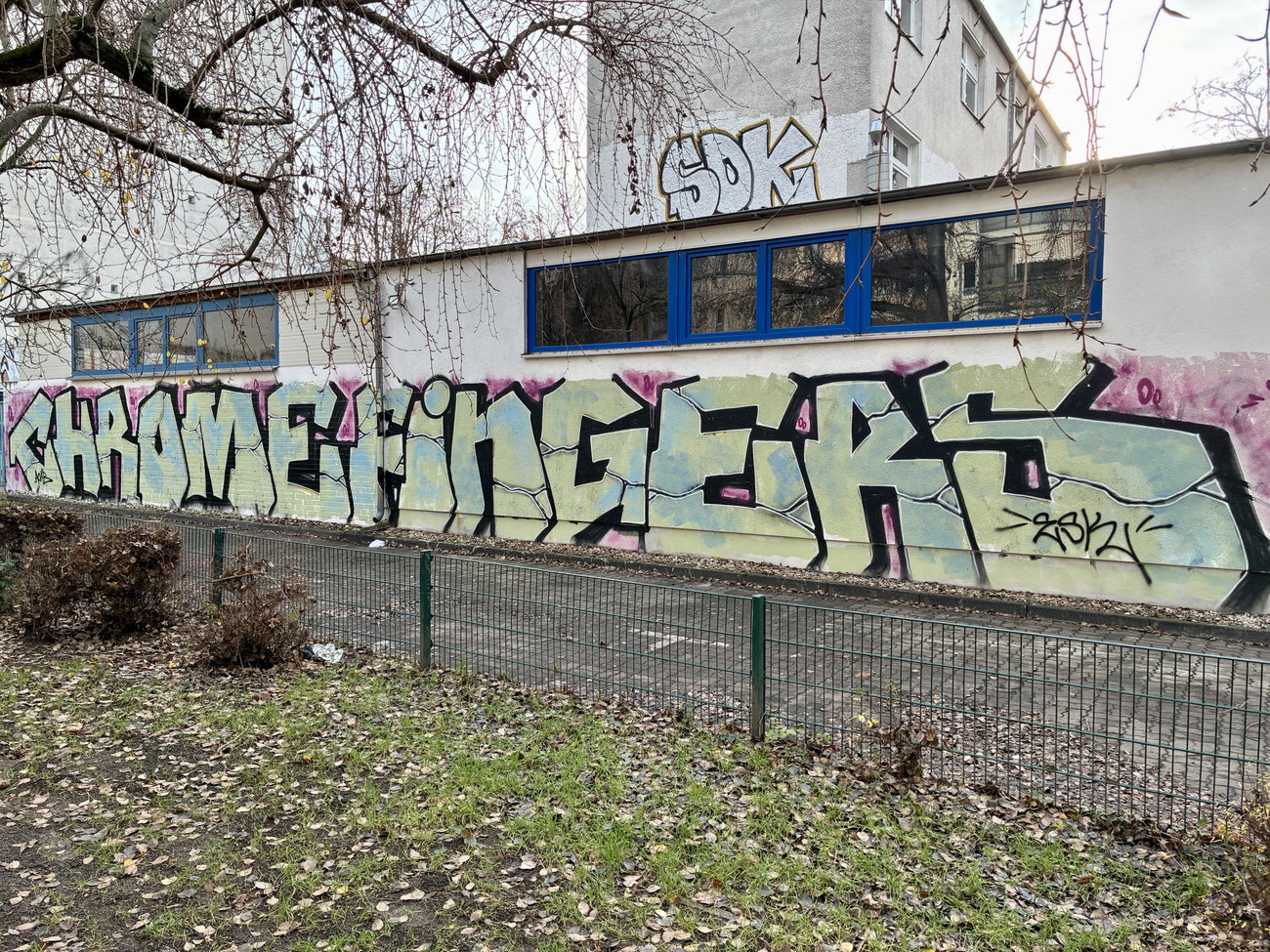 Graffiti Wall in Berlin - Photo by DerDieDas - Chrome, Fingers, Chromefingers