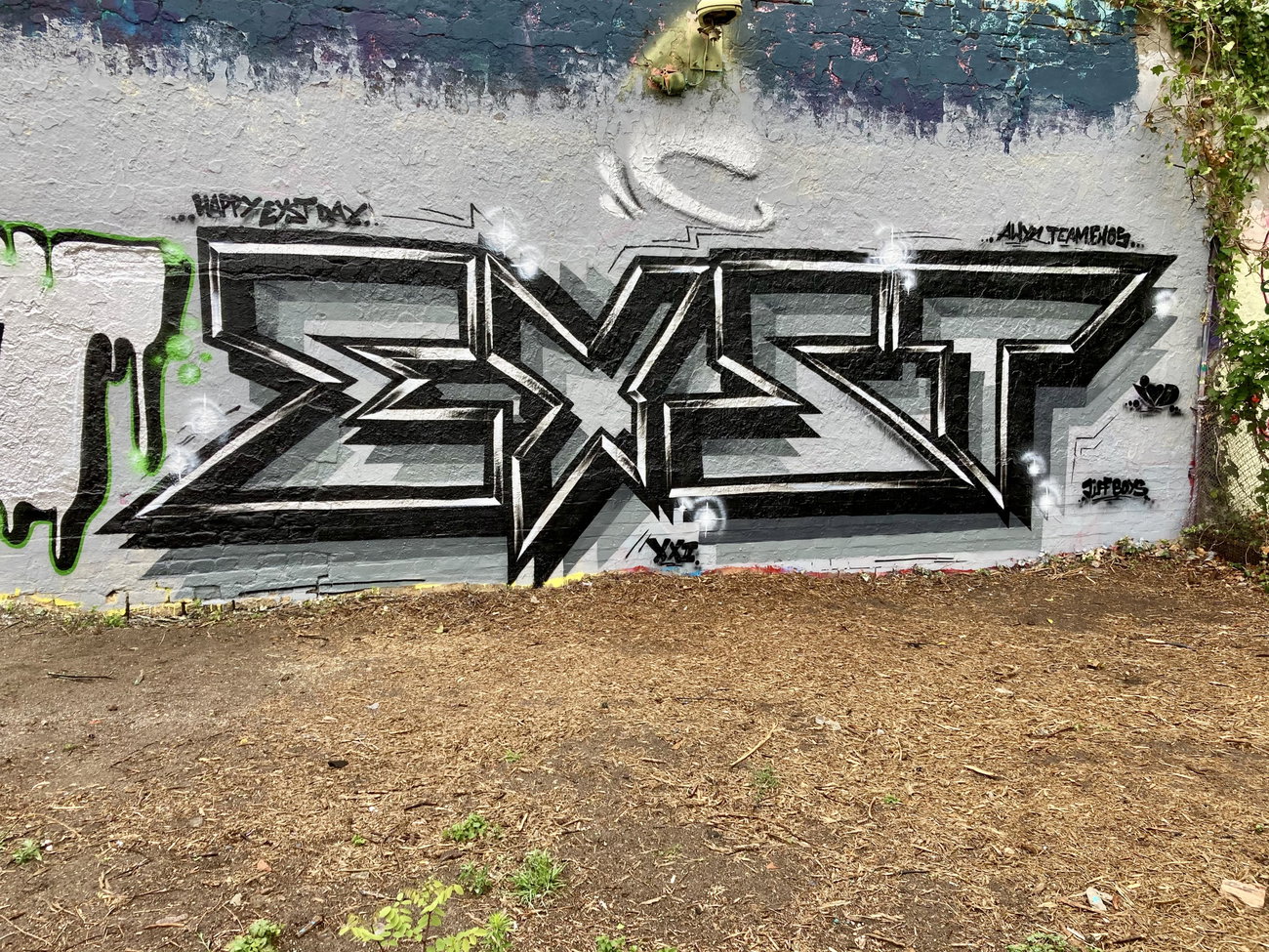 Graffiti Wall in Berlin - Photo by DerDieDas - Exst (2022)